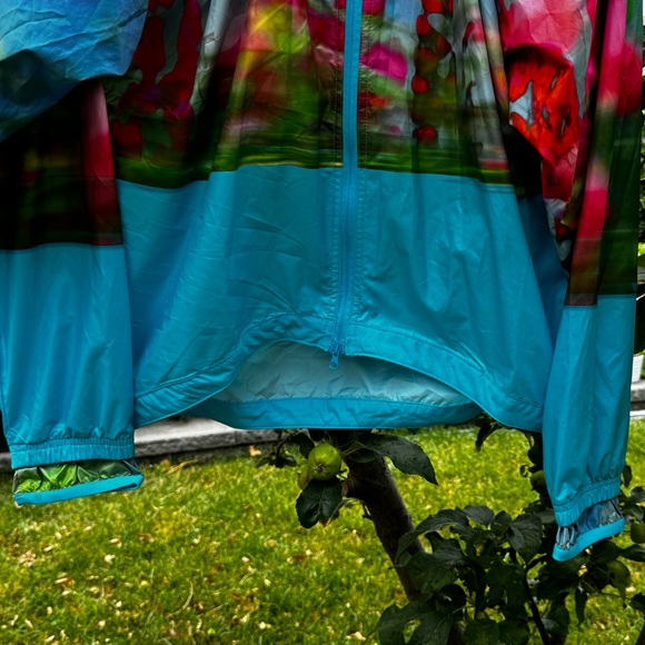 ADIDAS BY STELLA MCCARTNEY Adizero Printed Running Jacket - Sz M - Picture 13 of 15